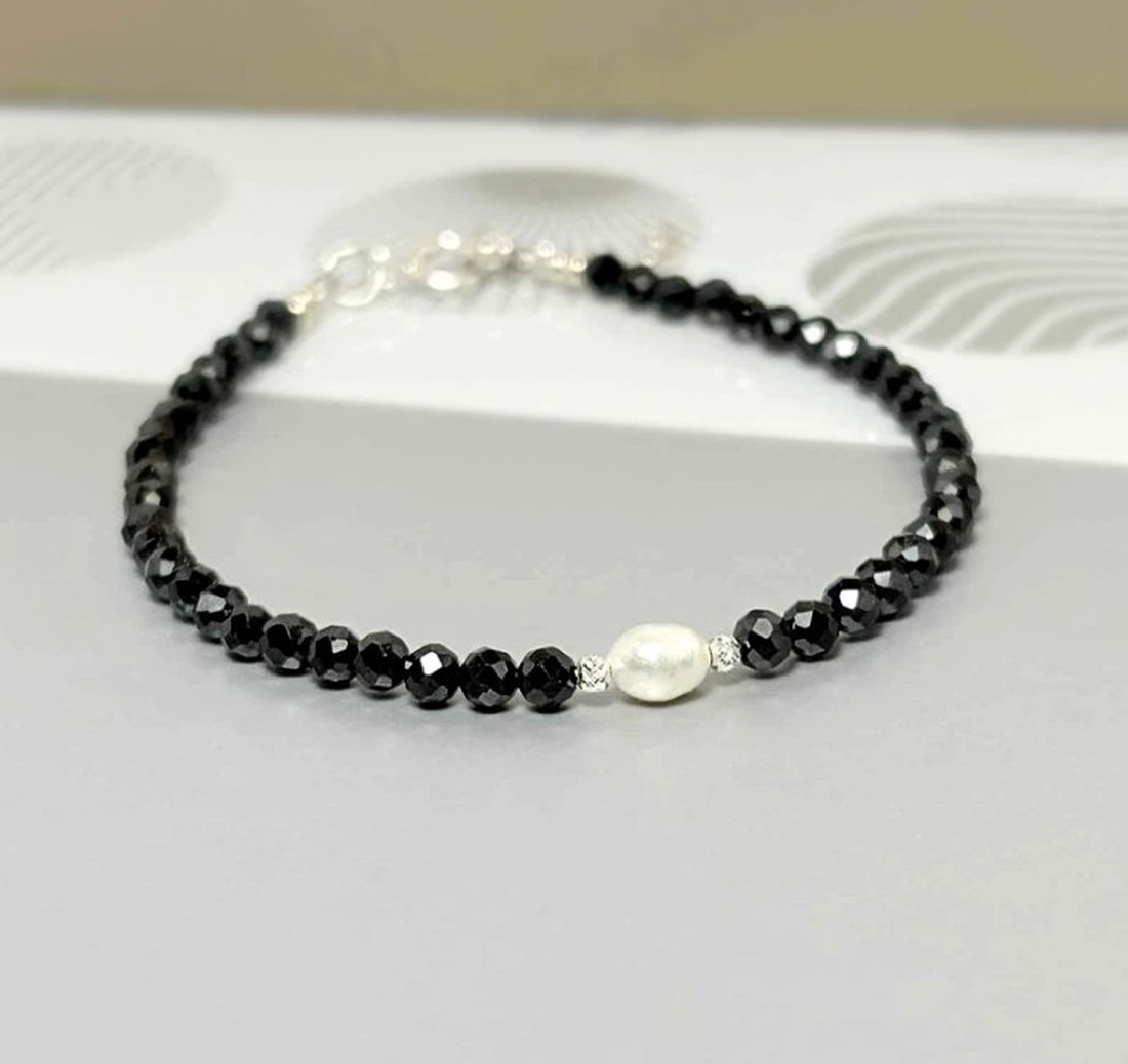Bratara perla cultura si turmalina neagra - Pearl Eclipse - bijuterii - brățări - brățări din mărgele - Artynos.ro
