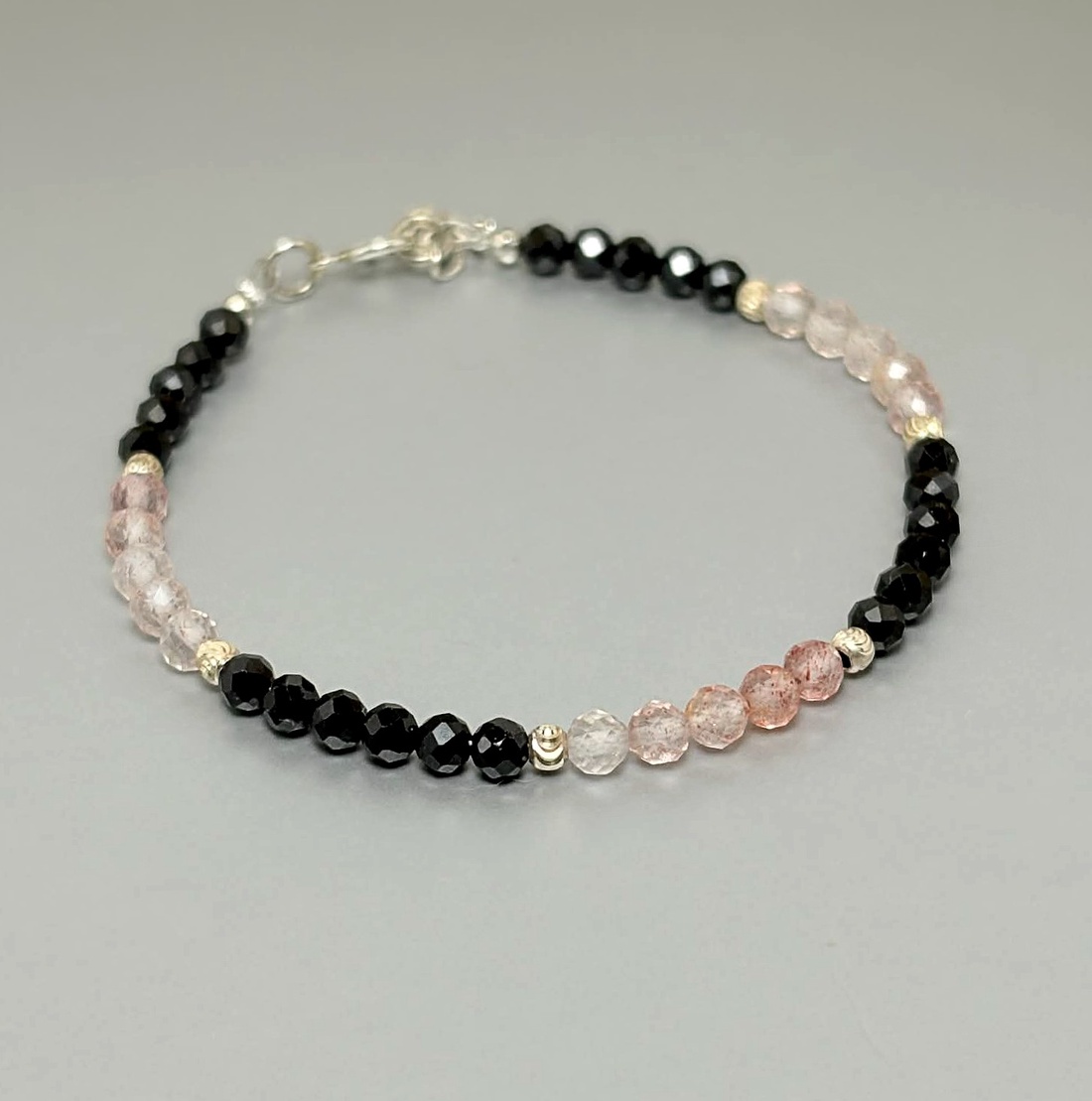 Bratara cuart Strawberry si turmalina neagra  - bijuterii - brățări - brățări din mărgele - Artynos.ro