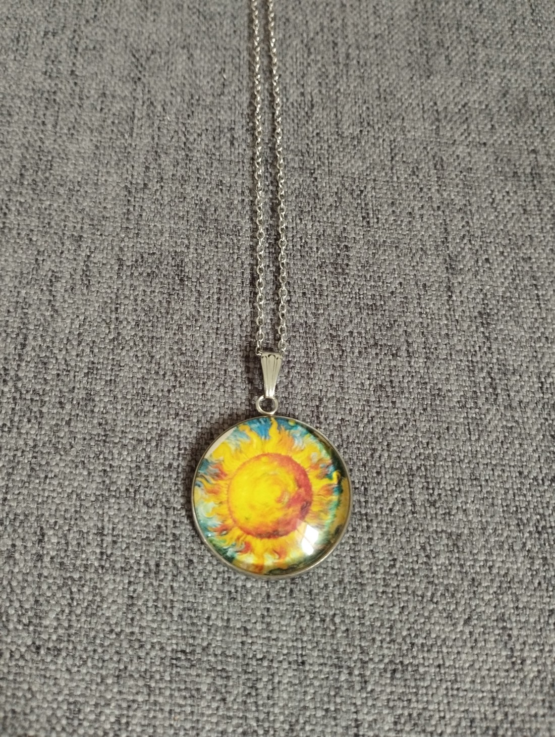 Colier din oțel medical cu lentile din sticlă și motiv Van Gogh - - Artynos.ro Colier din oțel medical cu lentile din sticlă și motiv Van Gogh - - Artynos.ro