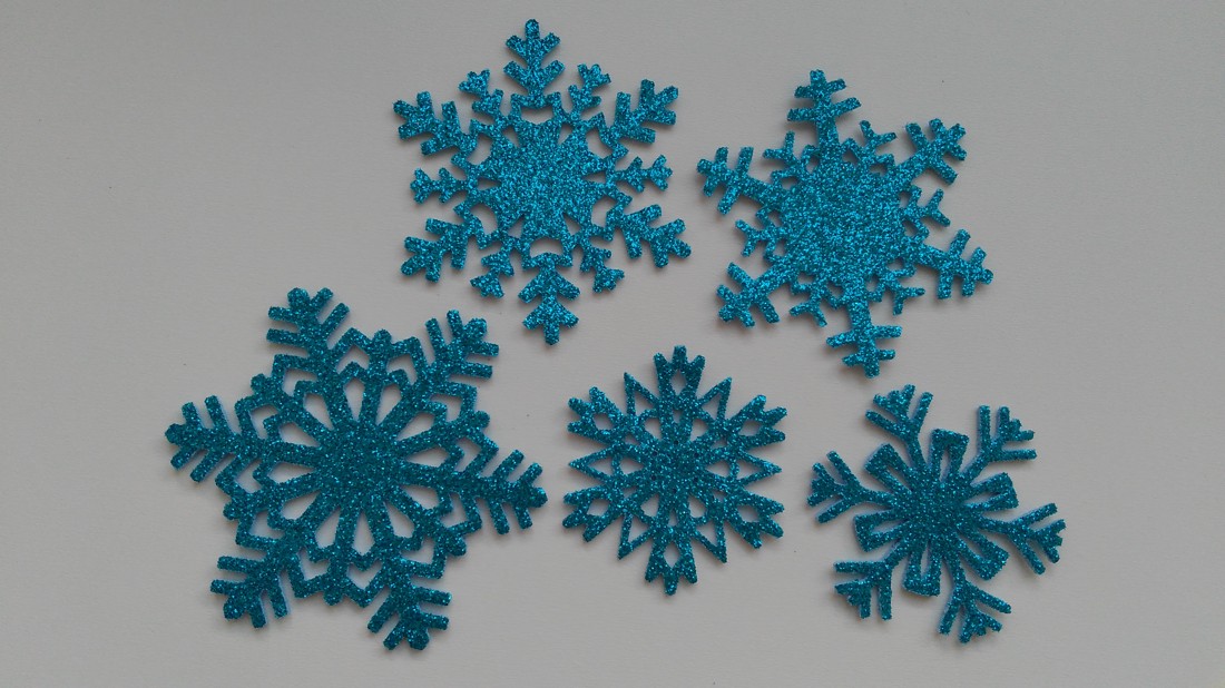Fulgi de zăpadă decorativi din gumă strălucitoare - 25 buc / pachet - albastru -  - Artynos.ro