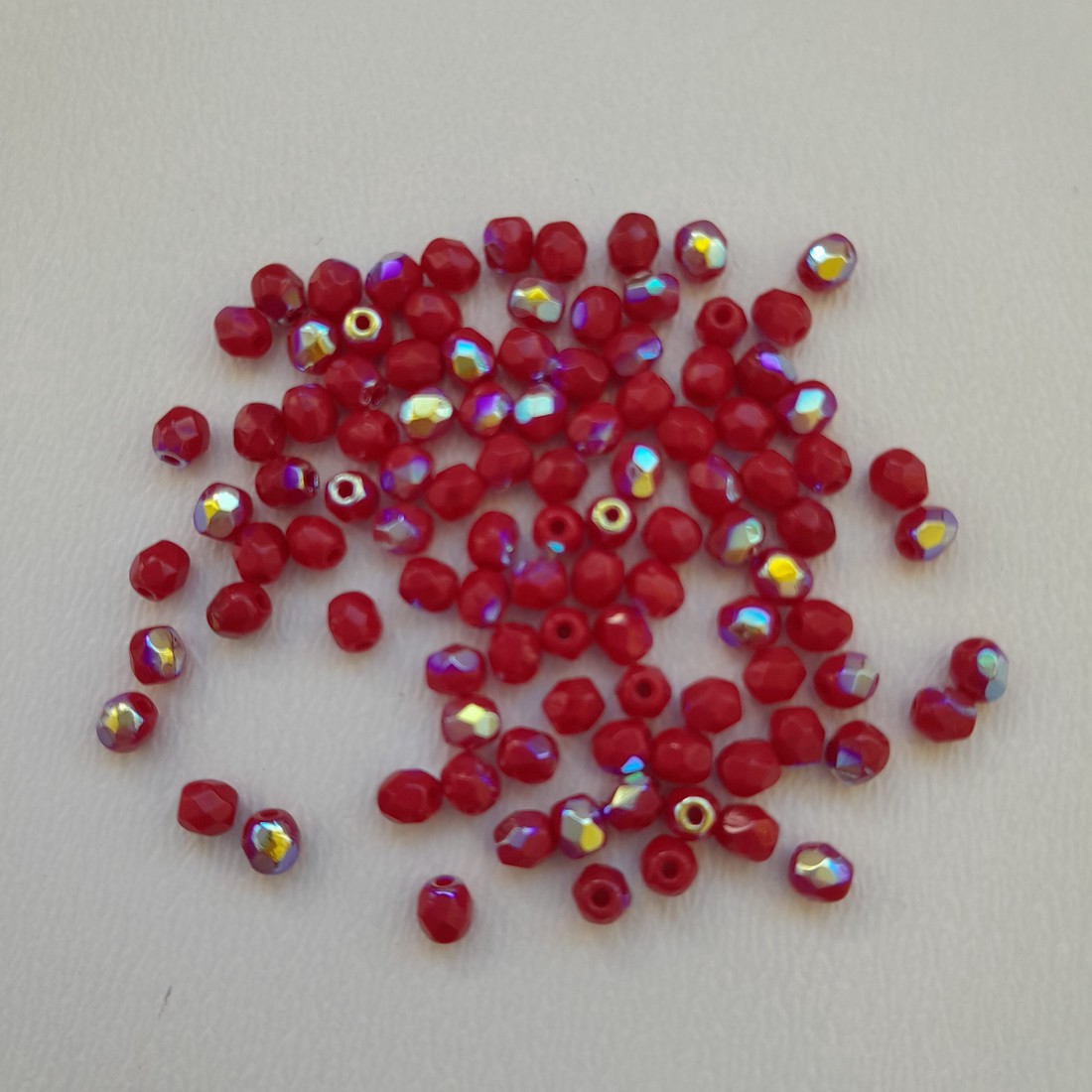 Mărgele cehe din sticlă lustruită - 3mm - 100 buc / pachet - roșu colorat - - Artynos.ro Mărgele cehe din sticlă lustruită - 3mm - 100 buc / pachet - roșu colorat - - Artynos.ro