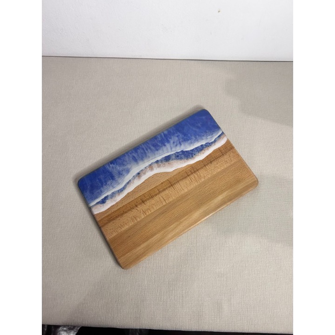 Platou / tocator de servire dreptunghiular decorativ din lemn, cu valuri, albastru - casă & stil de viață - echipamente de bucătărie - accesorii de gătit - tocătoare - Artynos.ro