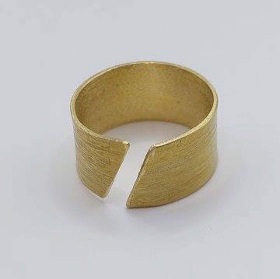 Inel unic, cu design special, din alamă -  - Artynos.ro Inel unic, cu design special, din alamă -  - Artynos.ro