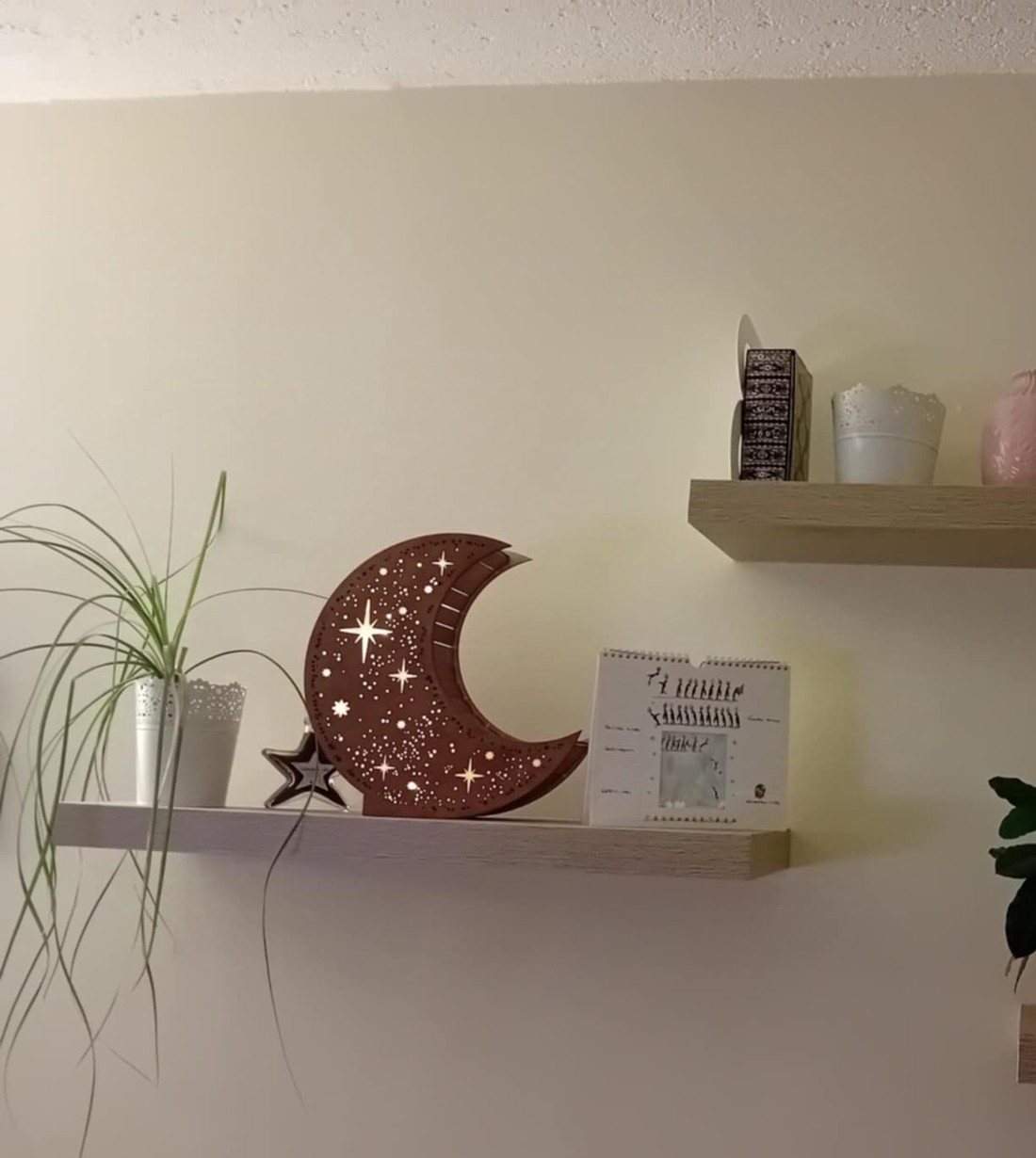 Lampă de dispoziție Ledes, lună - - Artynos.ro Lampă de dispoziție Ledes, lună - - Artynos.ro