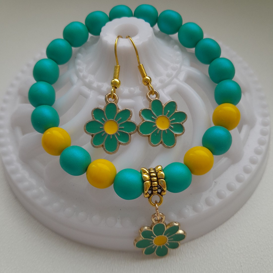 Set de bijuterii florale - brățară, cercei - - Artynos.ro Set de bijuterii florale - brățară, cercei - - Artynos.ro