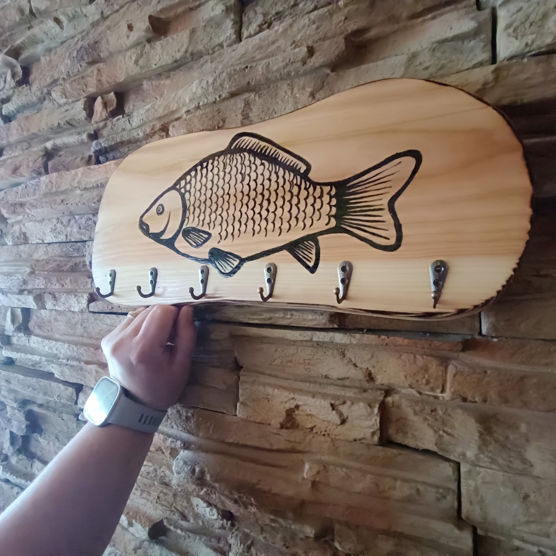 Suport de perete din lemn pentru pescari - - Artynos.ro Suport de perete din lemn pentru pescari - - Artynos.ro
