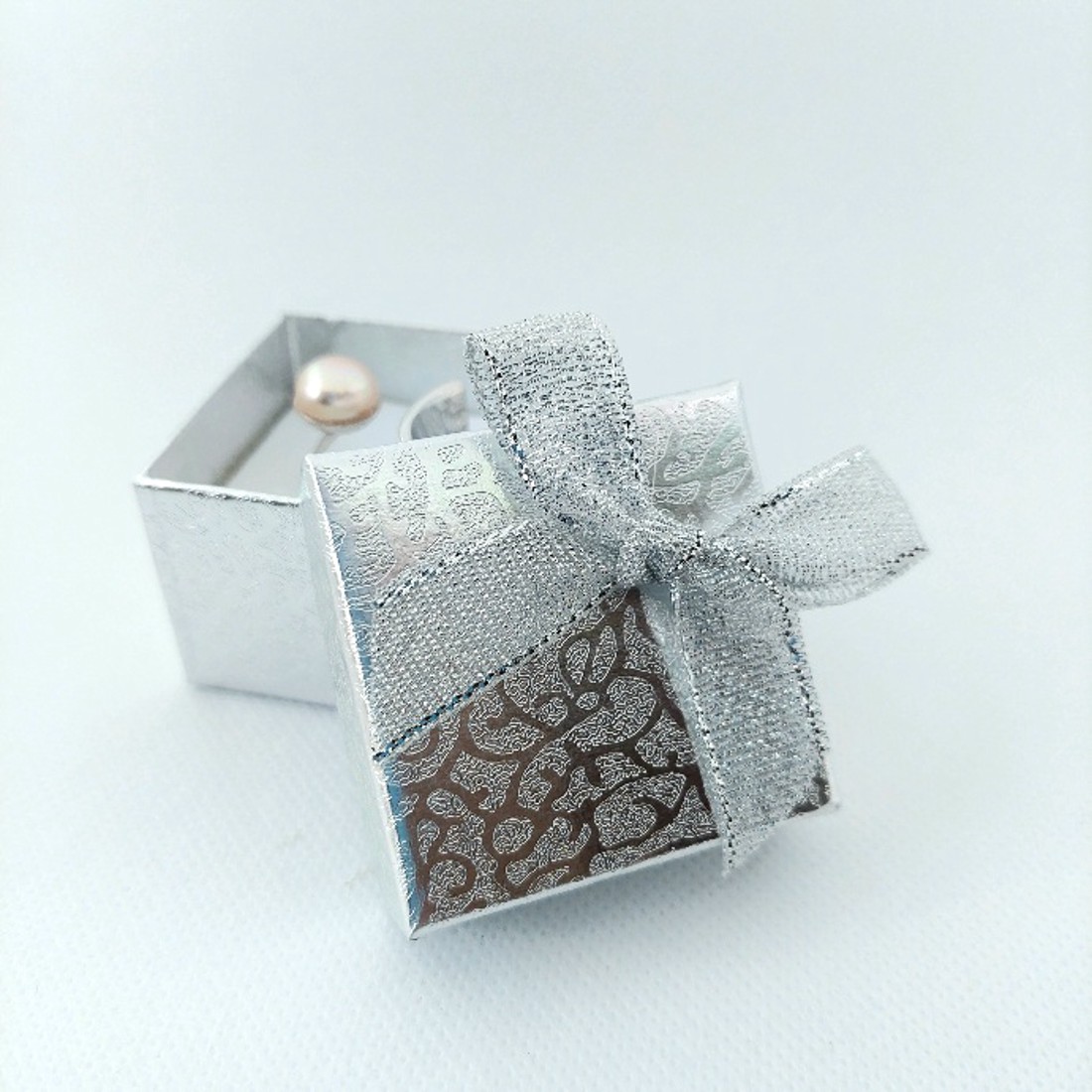 Cutie pentru inele cu fundiță argintie -  - Artynos.ro Cutie pentru inele cu fundiță argintie -  - Artynos.ro