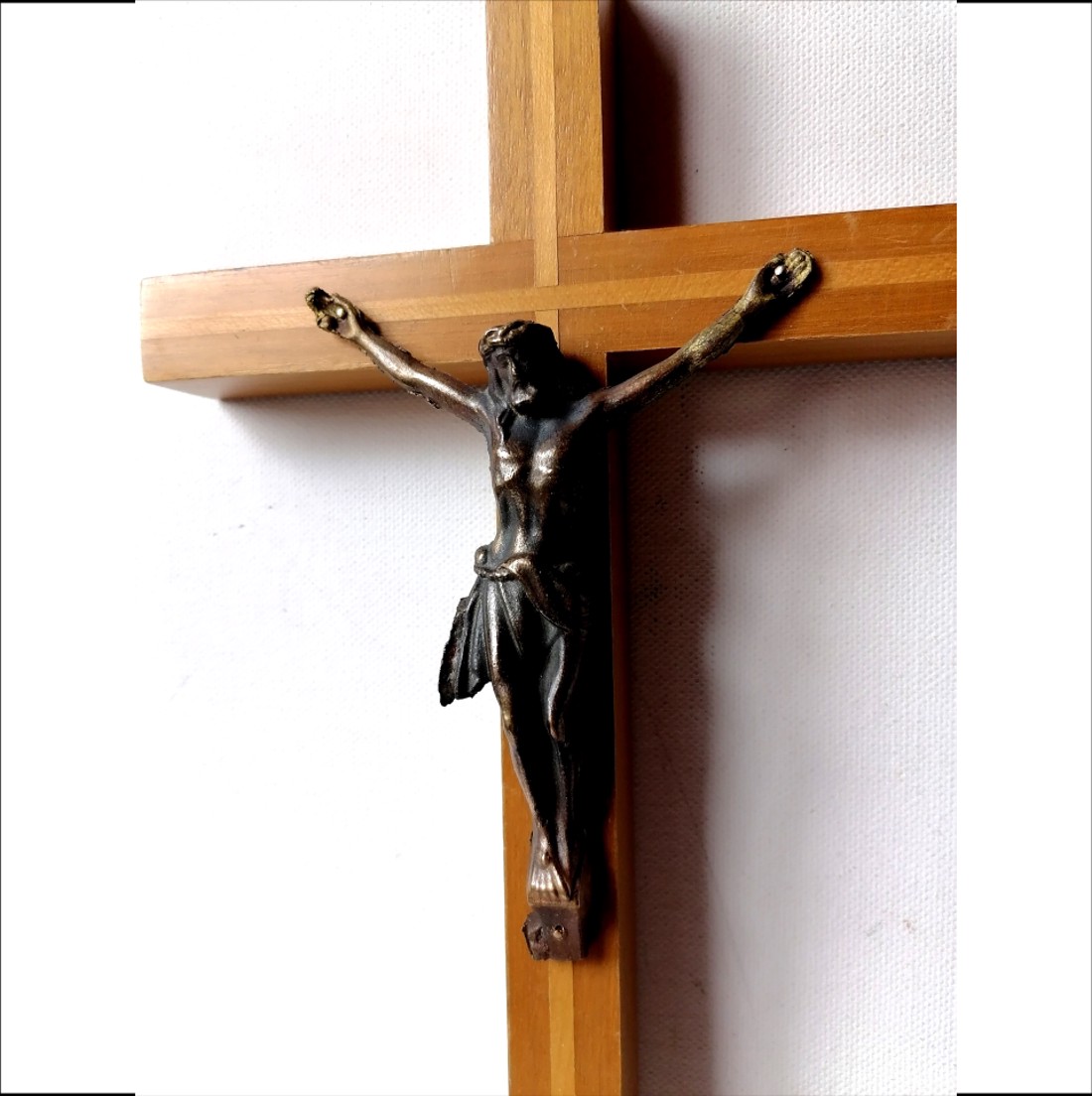 Frumoasă cruce incrustată cu crucifix din bronz - casă & stil de viață - accesorii religioase - cruce - Artynos.ro