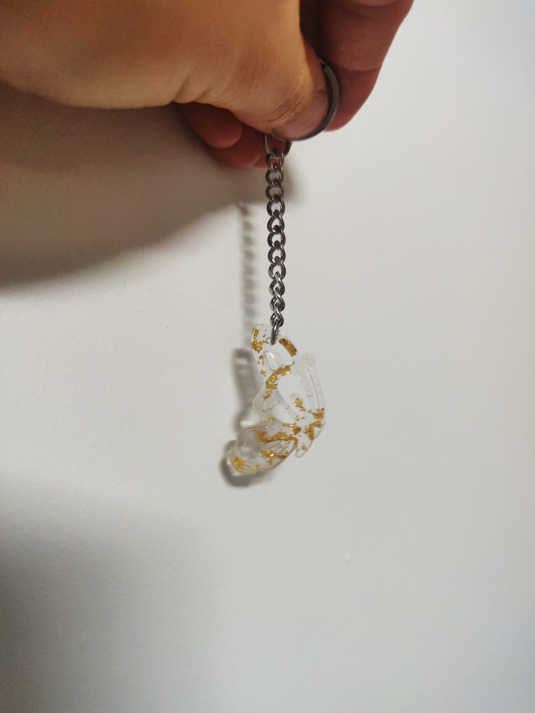 Breloc fluture transparent cu foiță de aur  - genți și portofele - accesorii genți - breloc - Artynos.ro