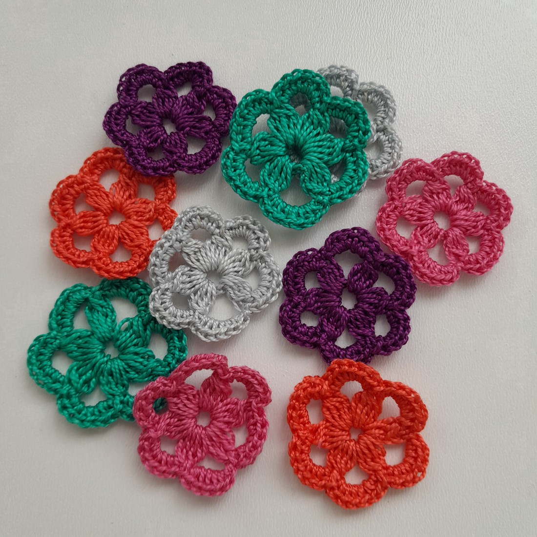 Pachet flori croșetate - 10 bucăți / pachet - - Artynos.ro Pachet flori croșetate - 10 bucăți / pachet - - Artynos.ro