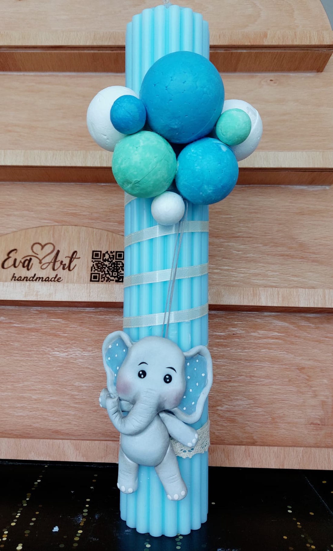 Lumanare albastra de botez baiat decorata cu elefant handmade si baloane - jucării și echipamente pentru copii - daruri de botez - Artynos.ro Lumanare albastra de botez baiat decorata cu elefant handmade si baloane - jucării și echipamente pentru copii - daruri de botez - Artynos.ro