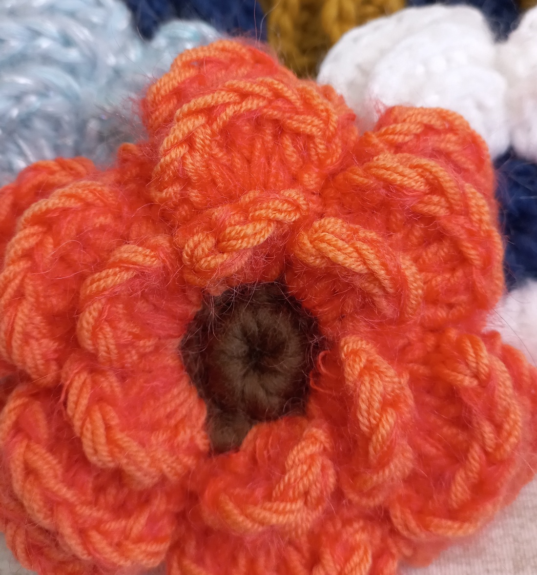 Broșă floare supradimensionată / Mărțișor  - bijuterii - mărțișor - Artynos.ro