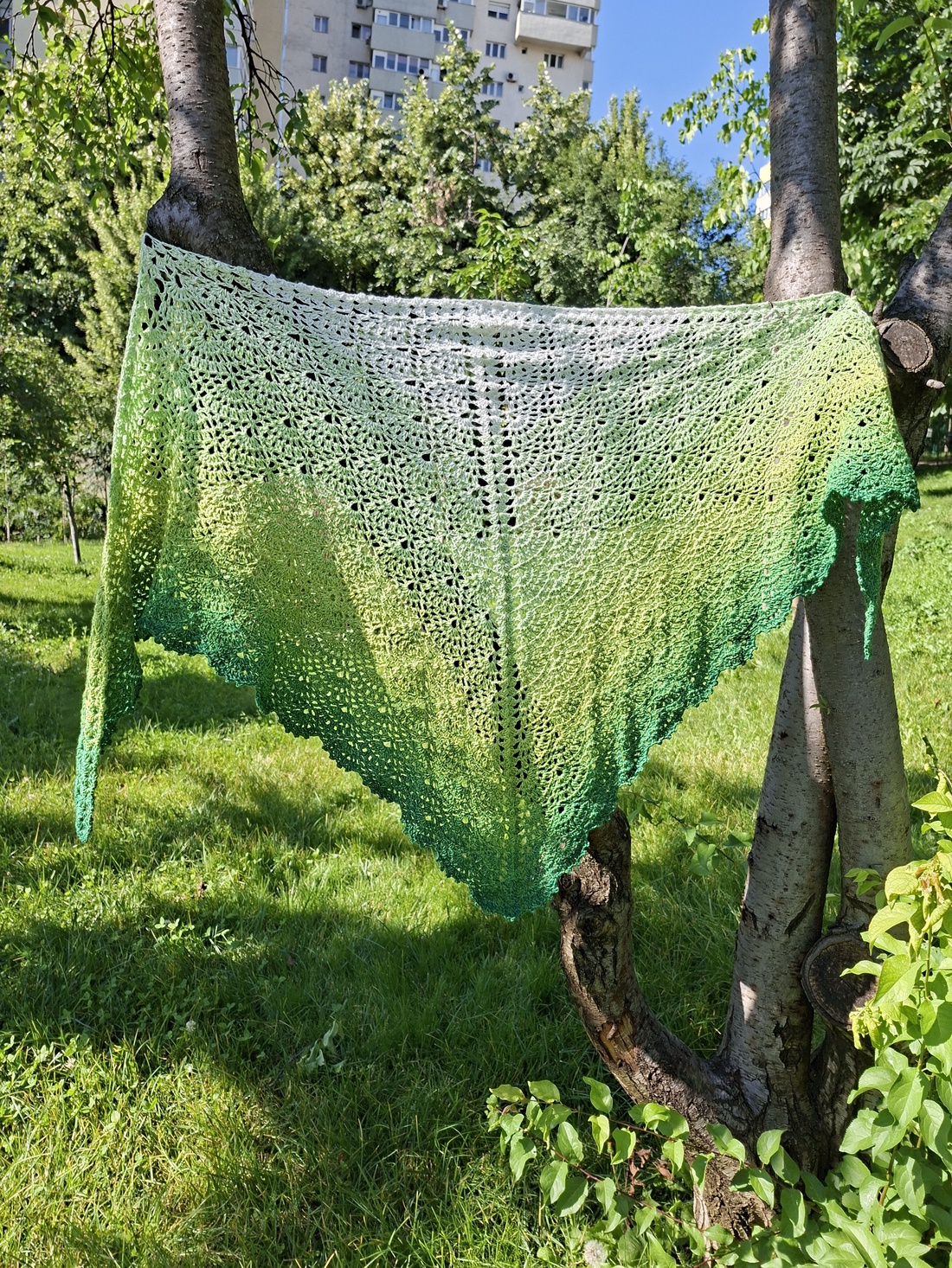 Șal croșetat // eșarfă croșetată // Handmade // Șal dantelat - îmbrăcăminte și modă - eșarfe, pălării, fularuri - șal, eșarfă de cap - Artynos.ro