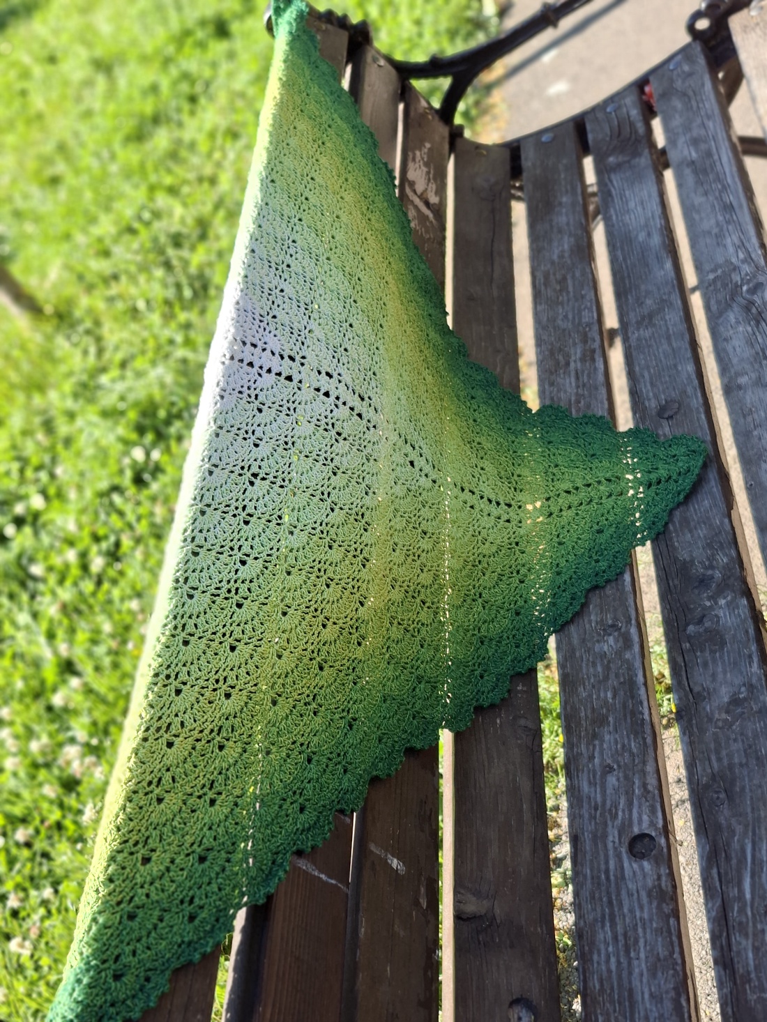 Șal croșetat // eșarfă croșetată // Handmade // Șal dantelat - îmbrăcăminte și modă - eșarfe, pălării, fularuri - șal, eșarfă de cap - Artynos.ro