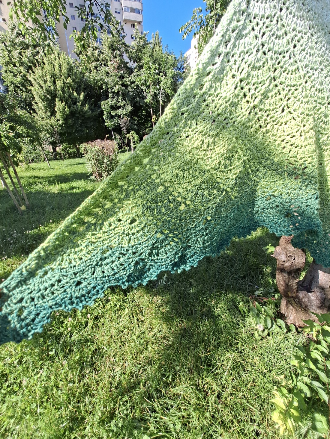 Șal croșetat // eșarfă croșetată // Handmade // Șal dantelat - îmbrăcăminte și modă - eșarfe, pălării, fularuri - șal, eșarfă de cap - Artynos.ro