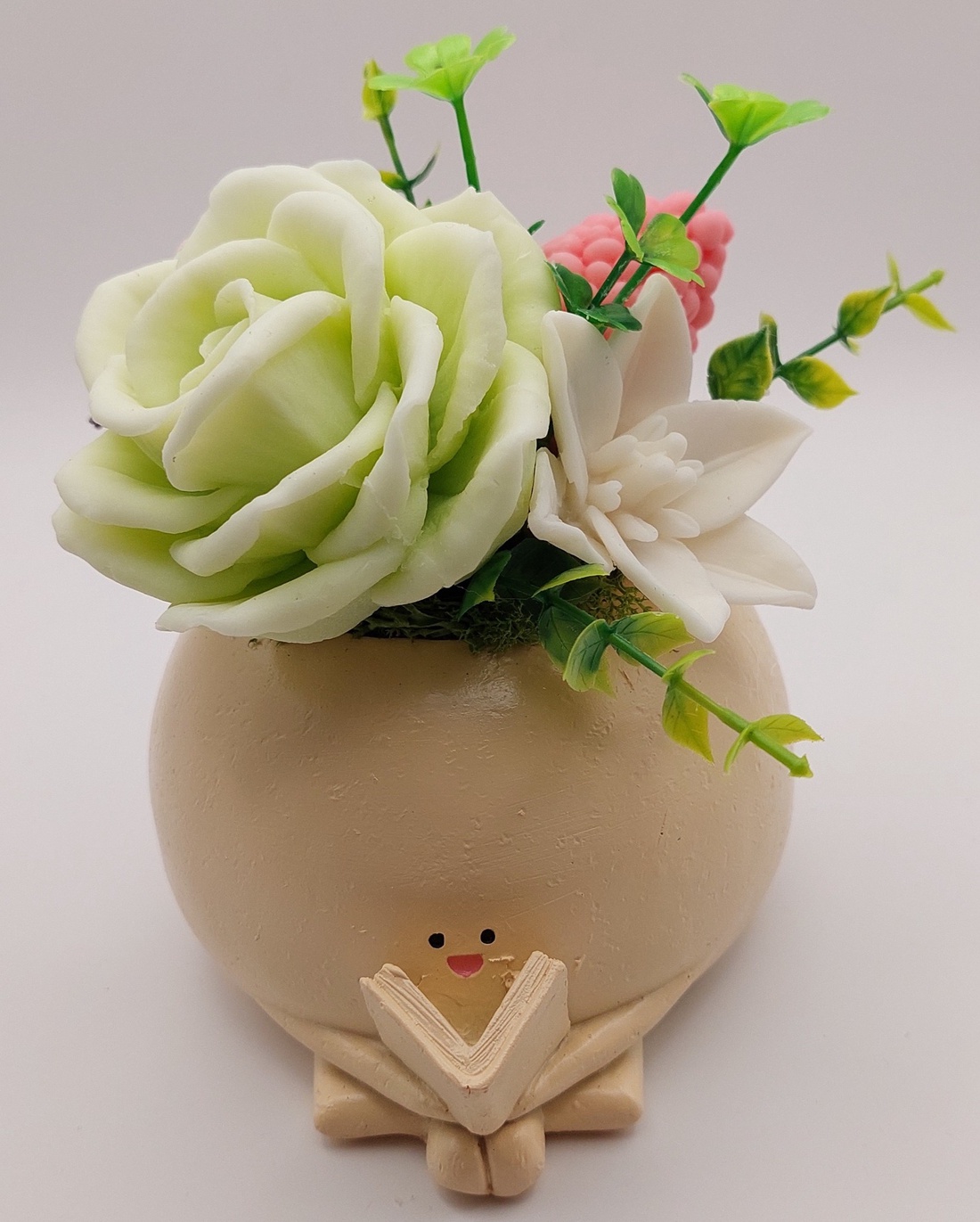 Oală din rășină cu flori de săpun - casă & stil de viață - accesorii pentru decorat casa - suport de flori - ghiveci și jardiniere - Artynos.ro Oală din rășină cu flori de săpun - casă & stil de viață - accesorii pentru decorat casa - suport de flori - ghiveci și jardiniere - Artynos.ro