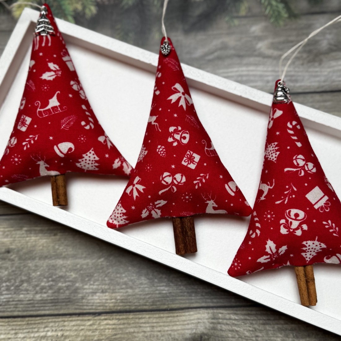 Pom de pin ornament de Crăciun cu bețe de scorțișoară / set de 3/ -  - Artynos.ro