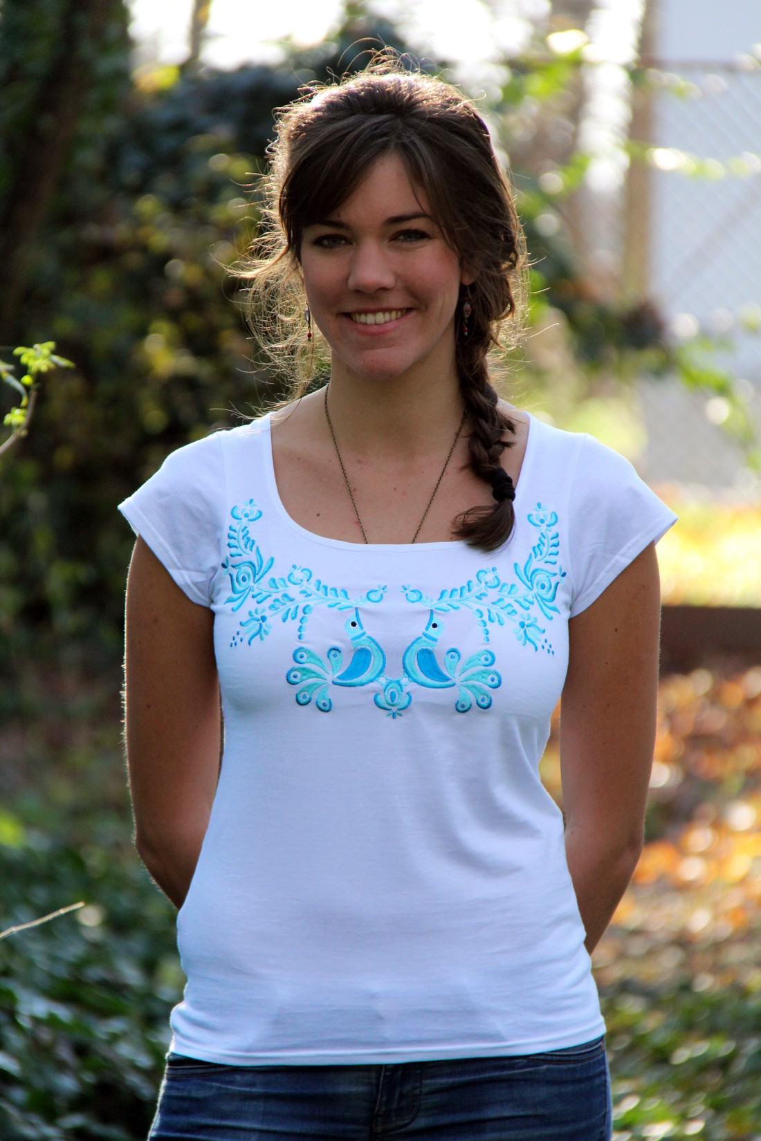 Tricou matyo brodat cu pasăre albastră brodată - îmbrăcăminte și modă - haine damă - tricou și top de damă - Artynos.ro Tricou matyo brodat cu pasăre albastră brodată - îmbrăcăminte și modă - haine damă - tricou și top de damă - Artynos.ro