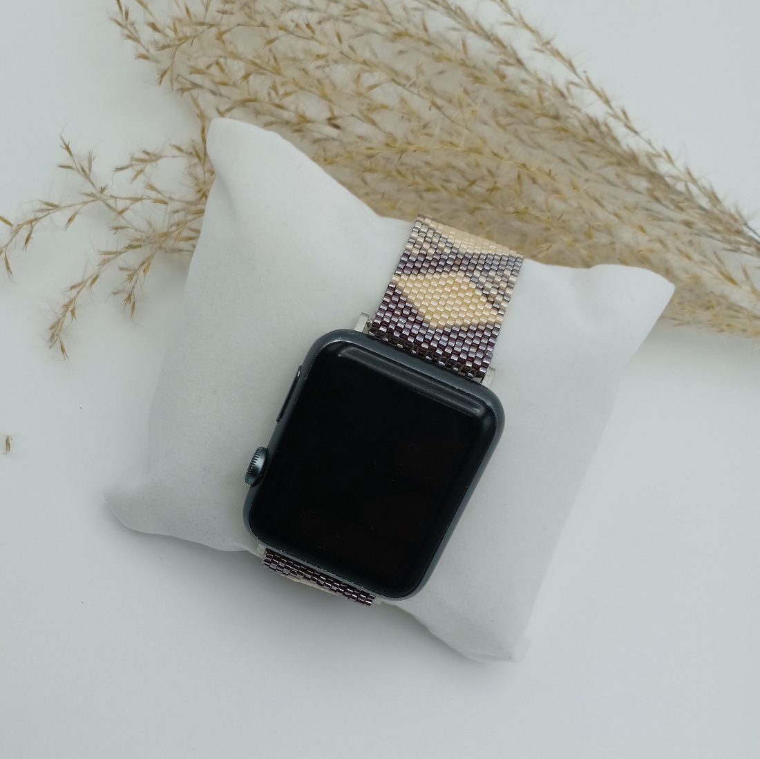 Bratara Apple watch - 38 mm - crossing lines brown sidef/cream-colored - bijuterii - bijuterii și ceasuri - ceas brățară - Artynos.ro Bratara Apple watch - 38 mm - crossing lines brown sidef/cream-colored - bijuterii - bijuterii și ceasuri - ceas brățară - Artynos.ro