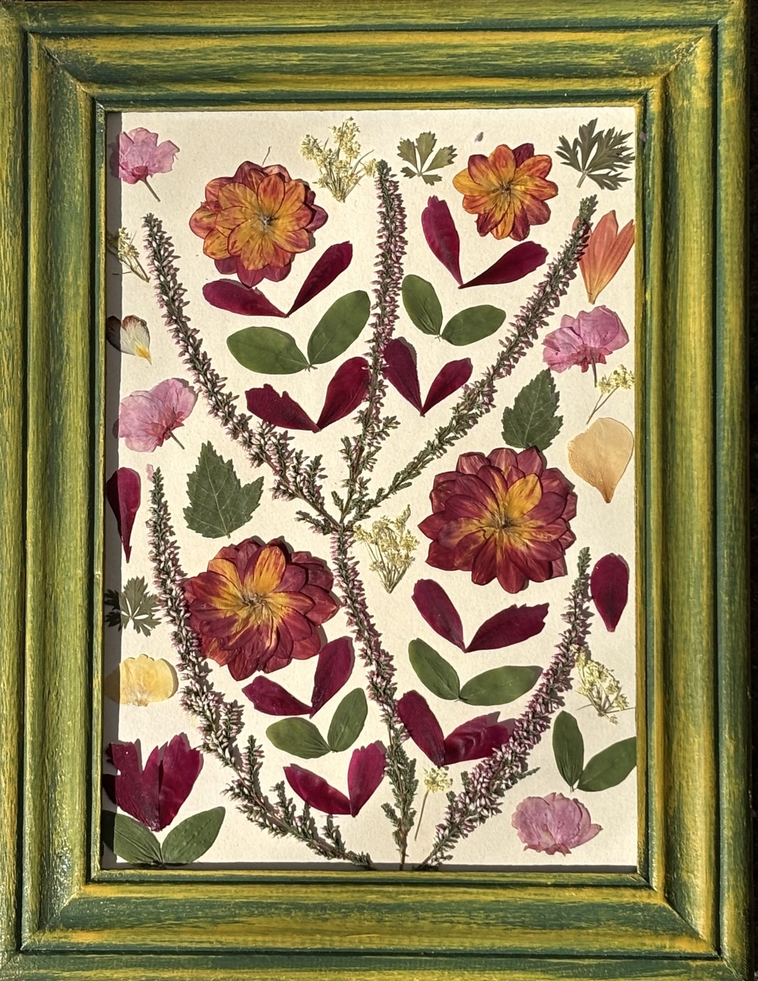 Tablou Handmade cu Flori Presate  în Ramă de Lemn Recondiționat - casă & stil de viață - decorațiuni de casă - accesorii florale - buchete de flori - Artynos.ro