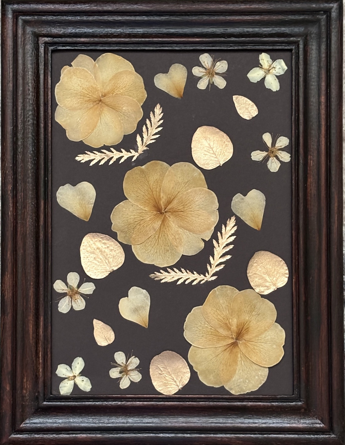 Tablou Botanic cu Flori Presate și Ramă din Lemn Recondiționat - casă & stil de viață - decorațiuni de casă - accesorii florale - buchete de flori - Artynos.ro