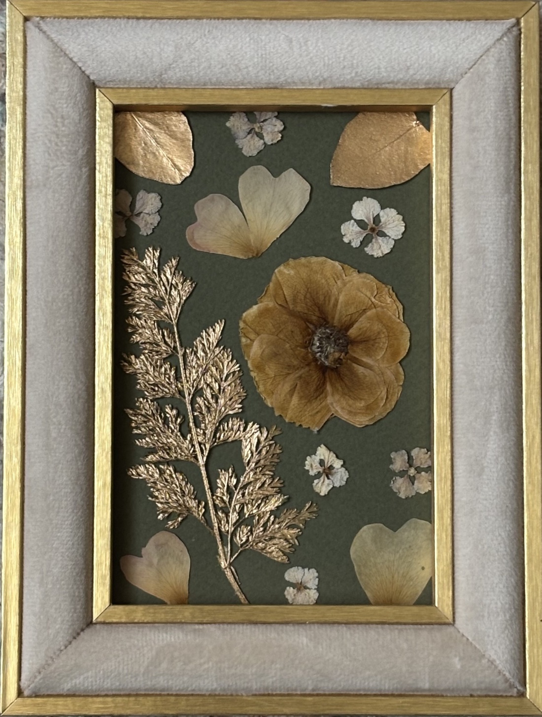 Compozitie Flori Presate Rama Catifea - casă & stil de viață - decorațiuni de casă - accesorii florale - buchete de flori - Artynos.ro