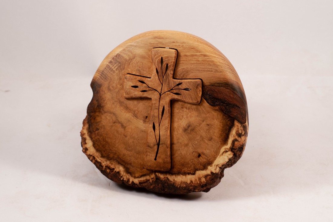 Cruce modelată, decorațiuni de perete cu cruce din lemn - - Artynos.ro Cruce modelată, decorațiuni de perete cu cruce din lemn - - Artynos.ro