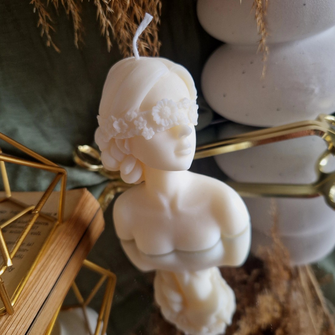 Lumânare în formă de Olivia - - Artynos.ro Lumânare în formă de Olivia - - Artynos.ro