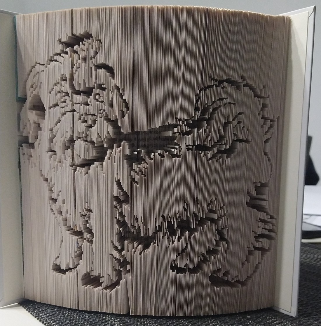 sculptură carte cu câine - casă & stil de viață - accesorii pentru decorat casa - decorațiuni de masă și decorațiuni pentru rafturi  - sculptură de carte, carte pliată - Artynos.ro