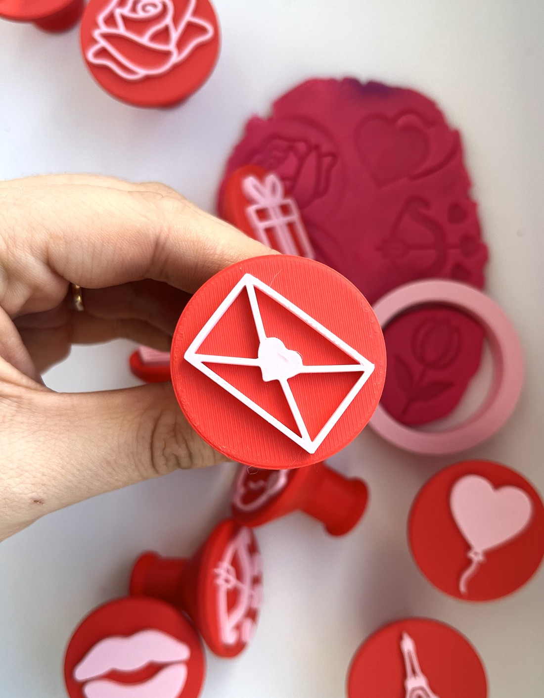 Set de ștampile și forme de tăiat pentru prăjituri de Sfântul Valentin � imprimate 3D -  - Artynos.ro