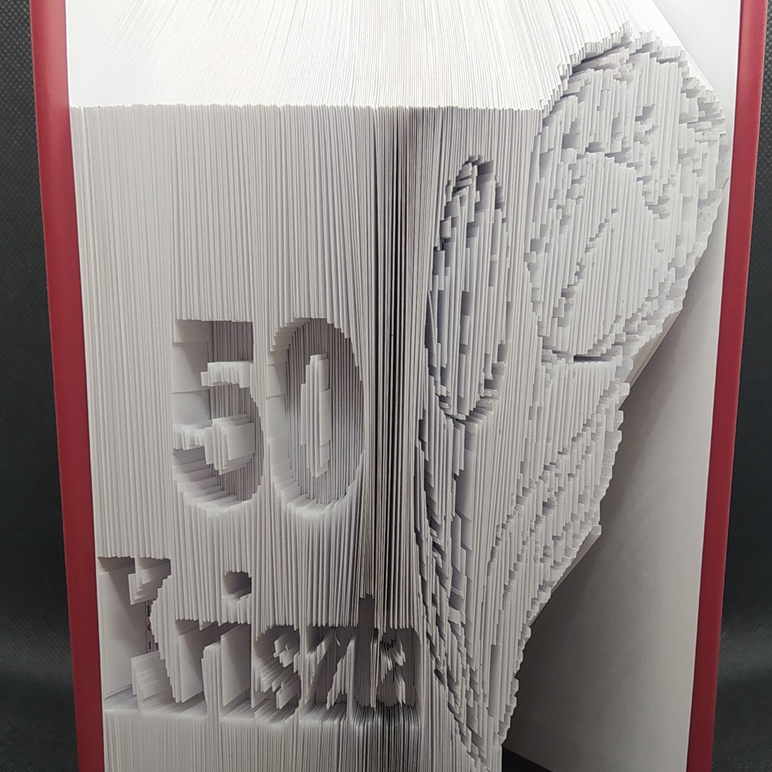  Sculptură de carte cu nume, an și flori - casă & stil de viață - accesorii pentru decorat casa - decorațiuni de masă și decorațiuni pentru rafturi  - sculptură de carte, carte pliată - Artynos.ro