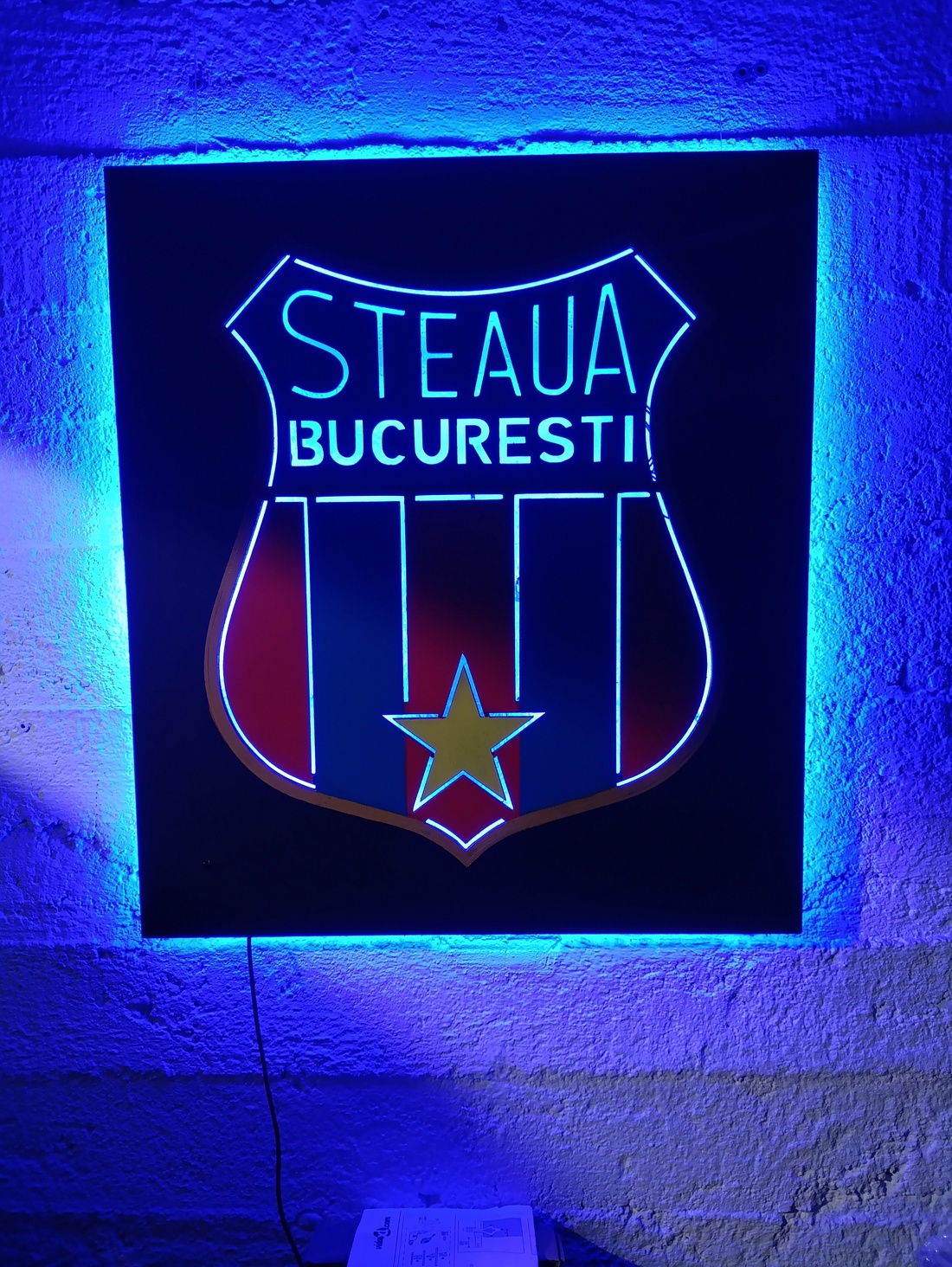 Steaua Bucuresti világító falikép - casă & stil de viață - decorațiuni de casă - decorațiuni de pereți - decorațiuni suspendate - Artynos.ro