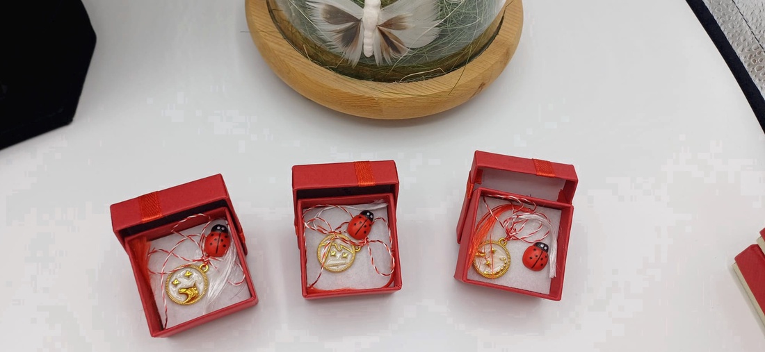 Mărțișorul este simbolul primăverii, al norocului și al gândurilor bune. Fiecare semn zodiacal poartă o energie unică,  - bijuterii - mărțișor - Artynos.ro