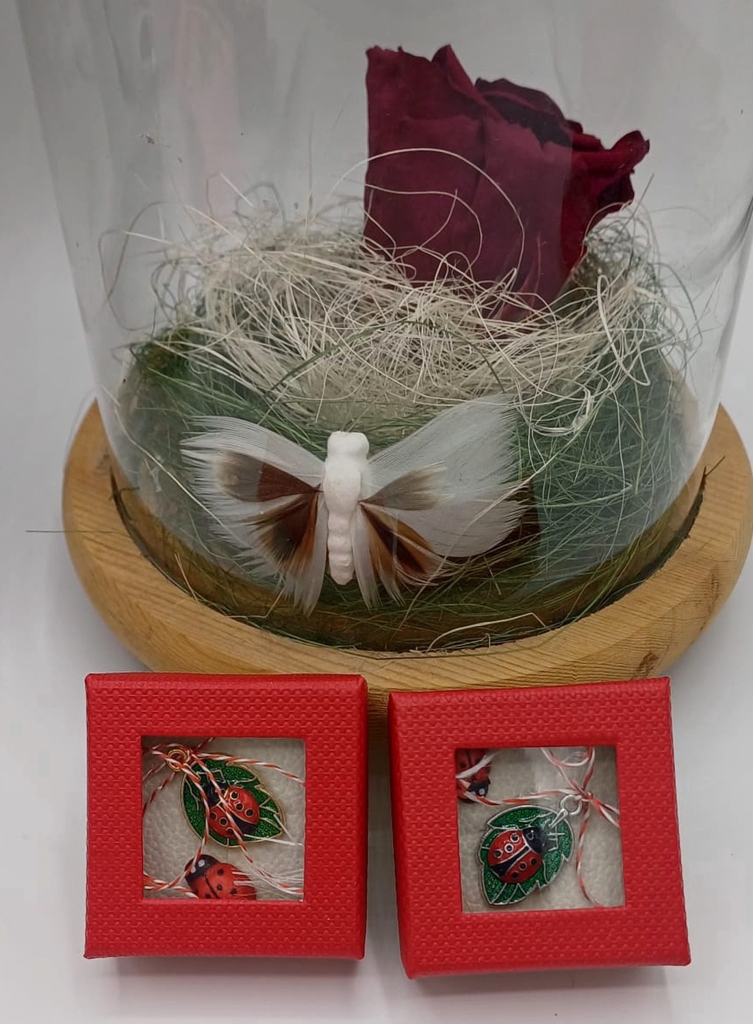 Martisor buburuza din metal cu cutie  - bijuterii - mărțișor - Artynos.ro