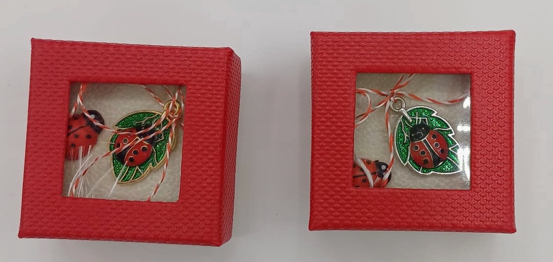 Martisor buburuza din metal cu cutie  - bijuterii - mărțișor - Artynos.ro