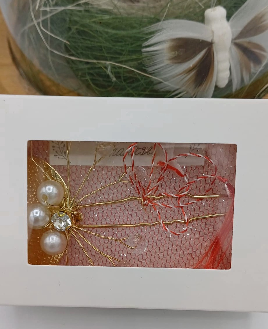 Mărțișor � Clamă de păr decorativă cu perle, model floral elegant - bijuterii - mărțișor - Artynos.ro