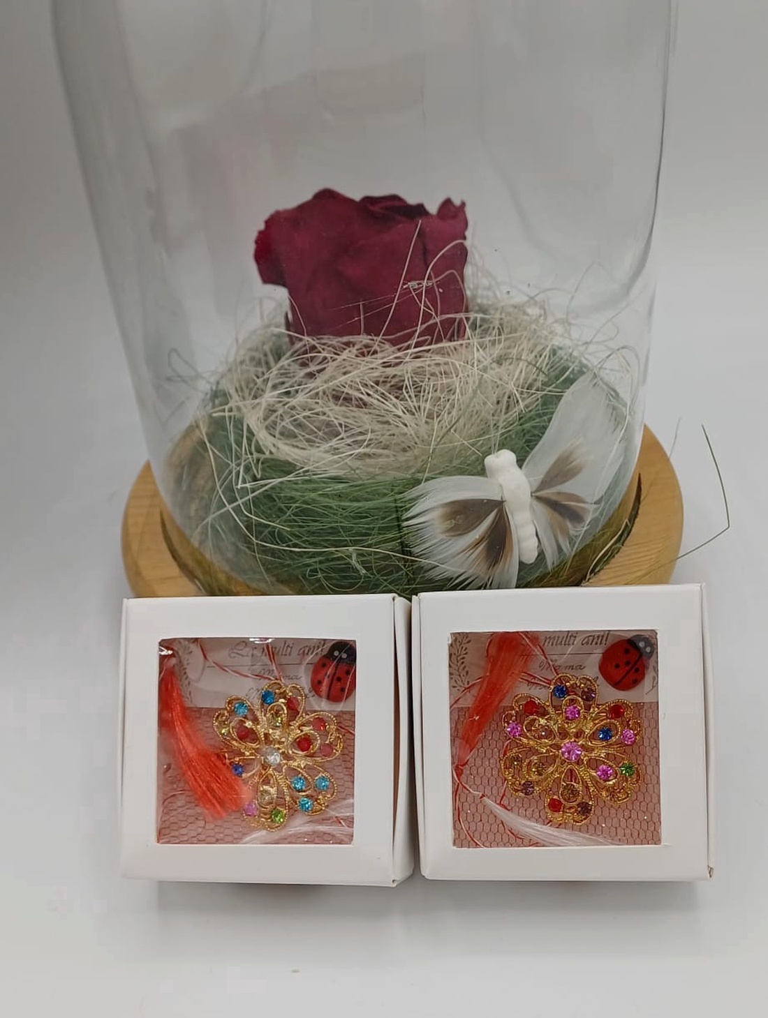 Mărțișor floral auriu cu cristale multicolore � simbol al primăverii - bijuterii - mărțișor - Artynos.ro