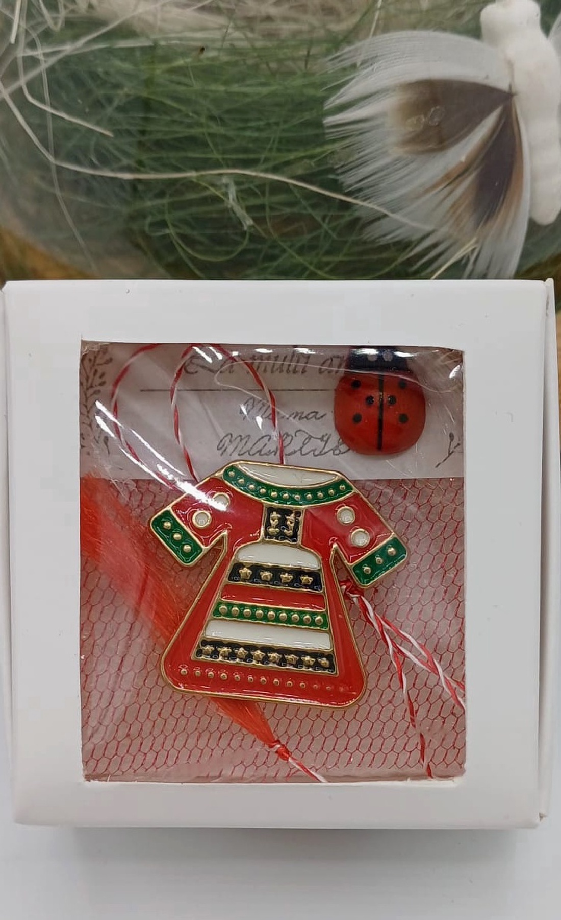 Mărțișor rochie tradițională românească � simbol al identității și norocului - bijuterii - mărțișor - Artynos.ro