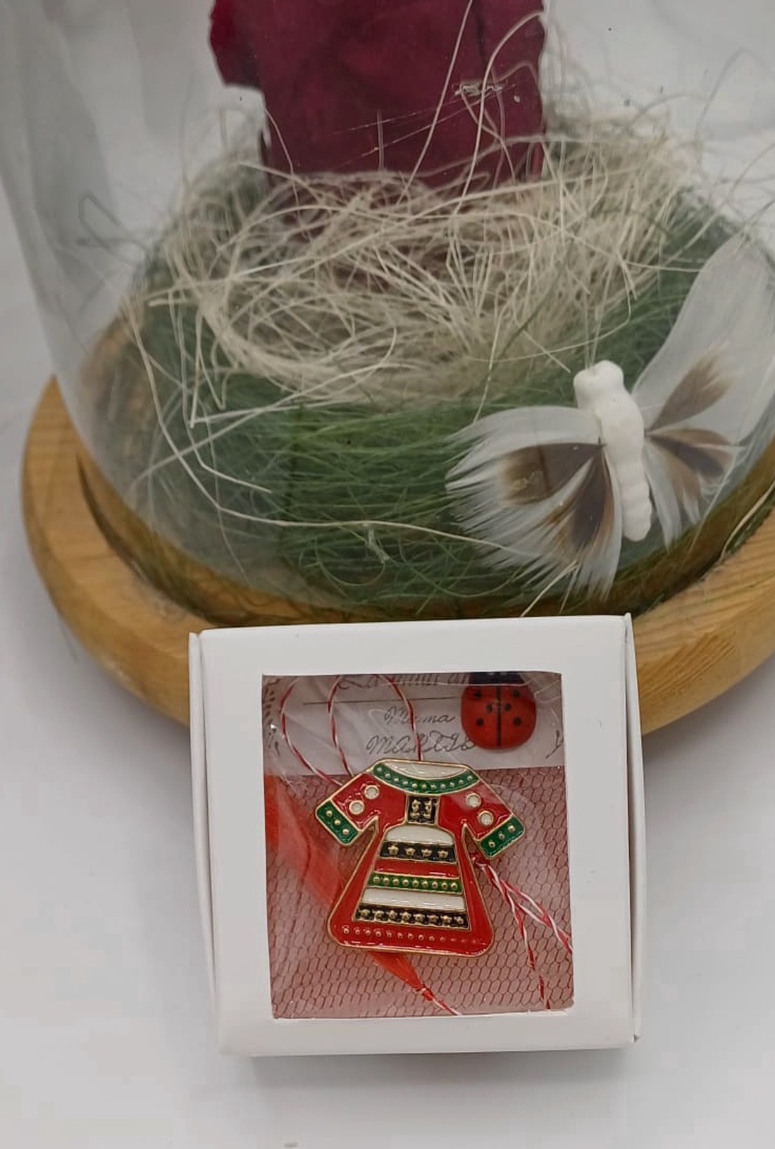 Mărțișor rochie tradițională românească � simbol al identității și norocului - bijuterii - mărțișor - Artynos.ro