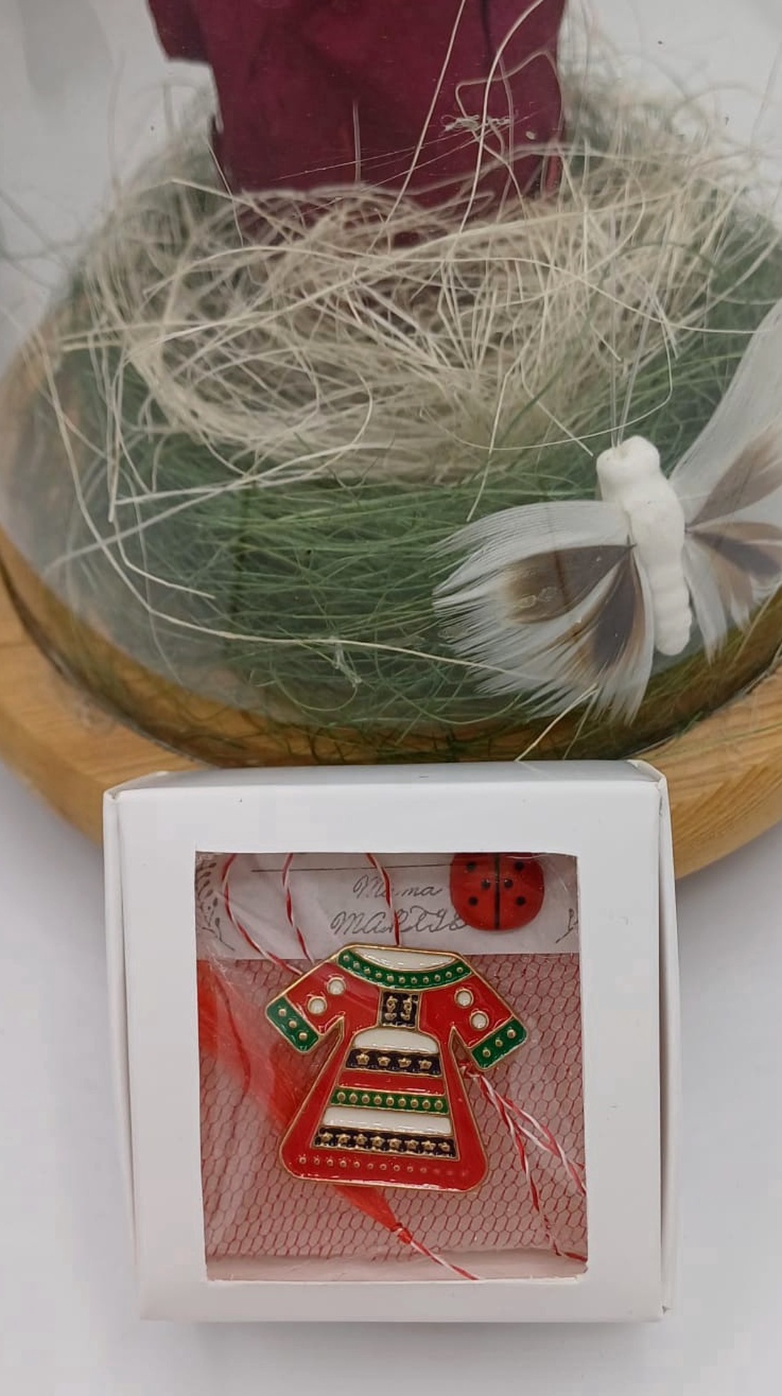 Mărțișor rochie tradițională românească � simbol al identității și norocului - bijuterii - mărțișor - Artynos.ro