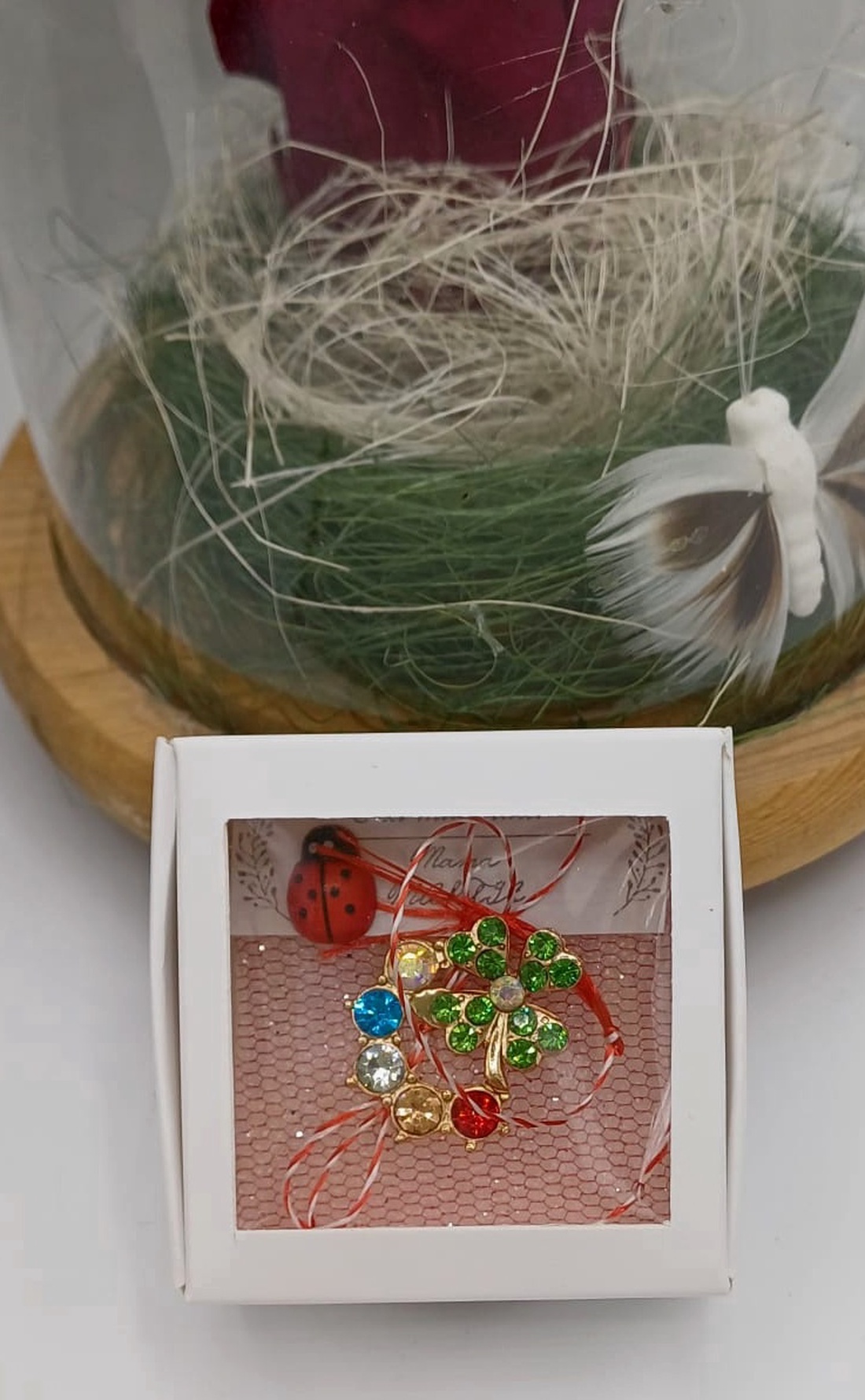 Mărțișor cu trifoiul vieții cu cristale multicolore � simbol al armoniei și norocului - bijuterii - mărțișor - Artynos.ro