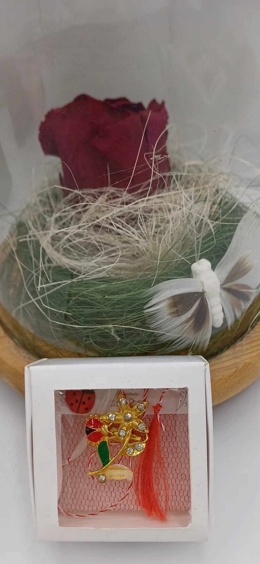 Mărțișor floare cu buburuză și cristale � simbol al primăverii și norocului - bijuterii - mărțișor - Artynos.ro