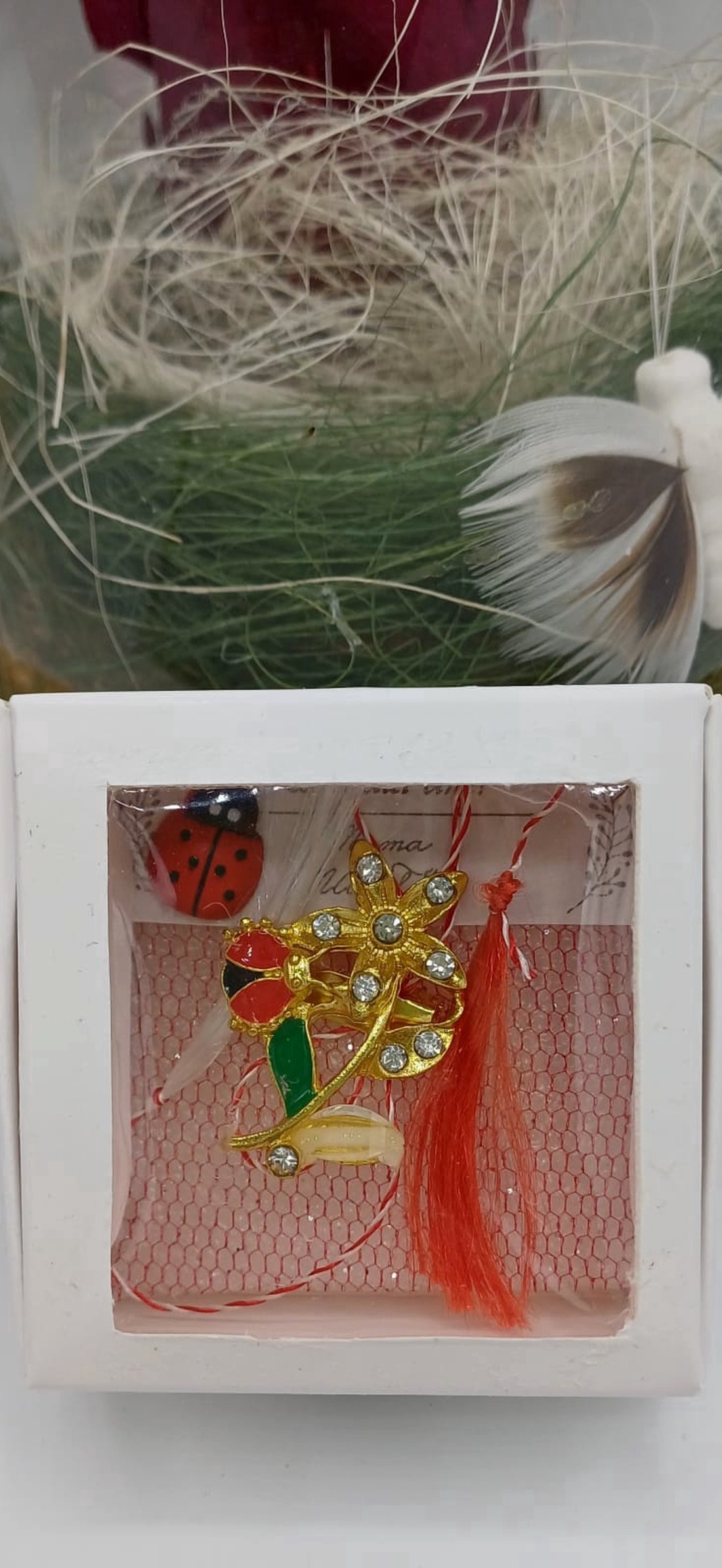 Mărțișor floare cu buburuză și cristale � simbol al primăverii și norocului - bijuterii - mărțișor - Artynos.ro