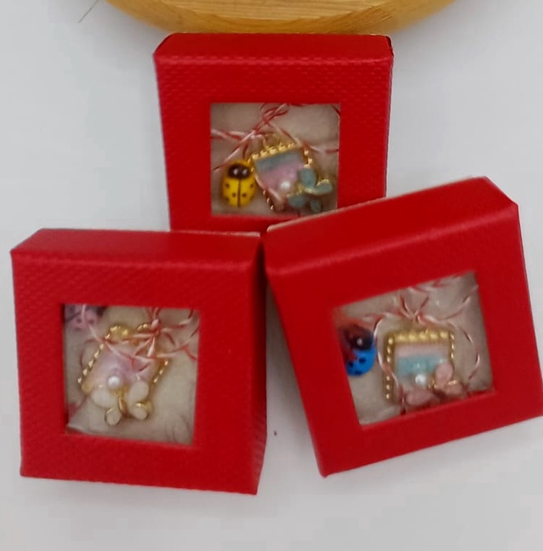 Mărțișor Fluturasii veseli � tablou decorativ suspendat, simbol al bucuriei. - bijuterii - mărțișor - Artynos.ro