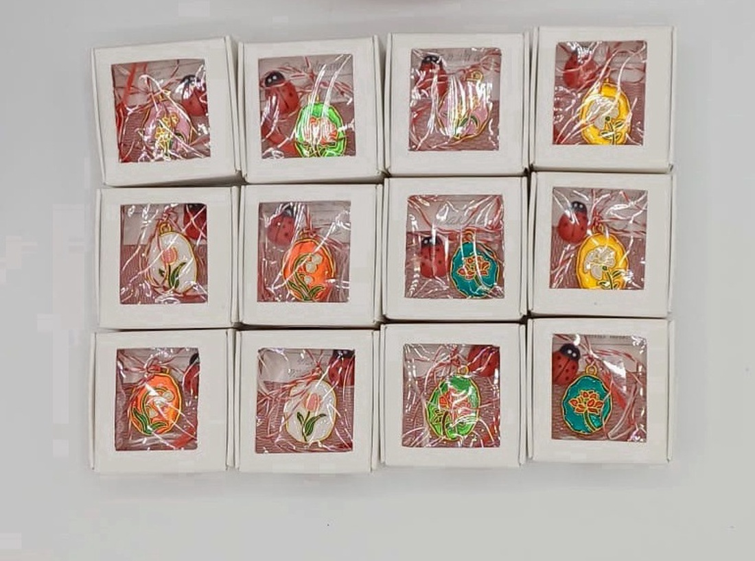 Mărțișoare cu flori � colecție elegantă, simbol al primăverii - bijuterii - mărțișor - Artynos.ro