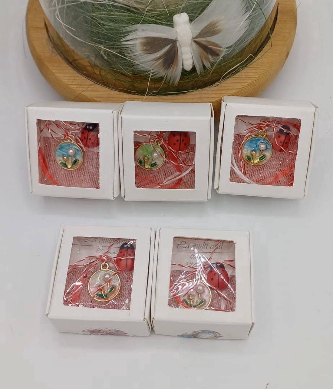 Mărțișor floral elegant � simbol al primăverii și norocului - bijuterii - mărțișor - Artynos.ro