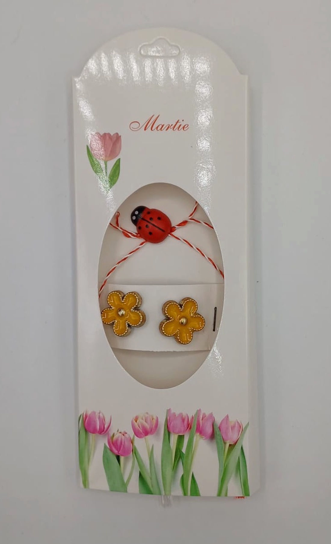 Butoni de cămașă tip mărțișor � floare galbenă cu buburuză,se poarta tot anul. - bijuterii - mărțișor - Artynos.ro