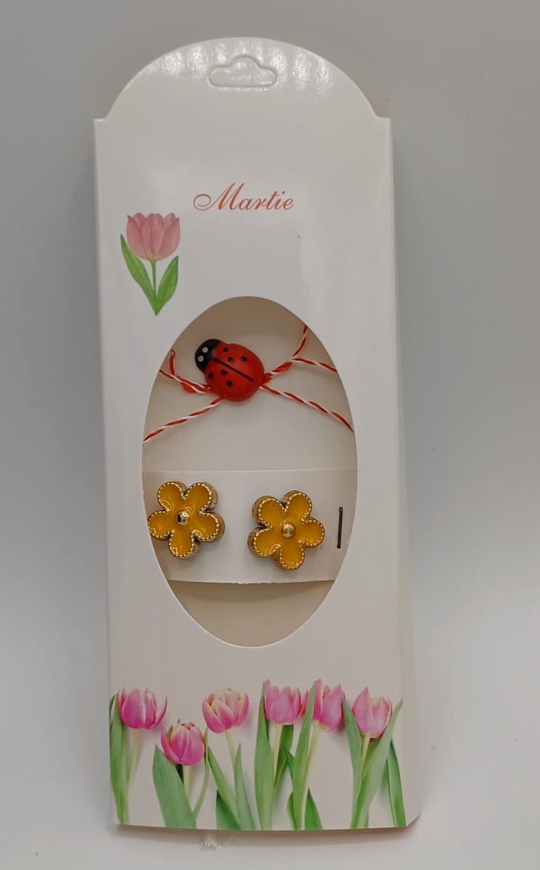 Butoni de cămașă tip mărțișor � floare galbenă cu buburuză,se poarta tot anul. - bijuterii - mărțișor - Artynos.ro