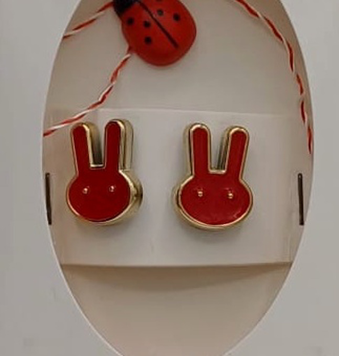 Butoni de cămașă 1 pereche tip mărțișor � iepuras la bubu rosii cu buburuză ,se poarta tot anul - bijuterii - mărțișor - Artynos.ro