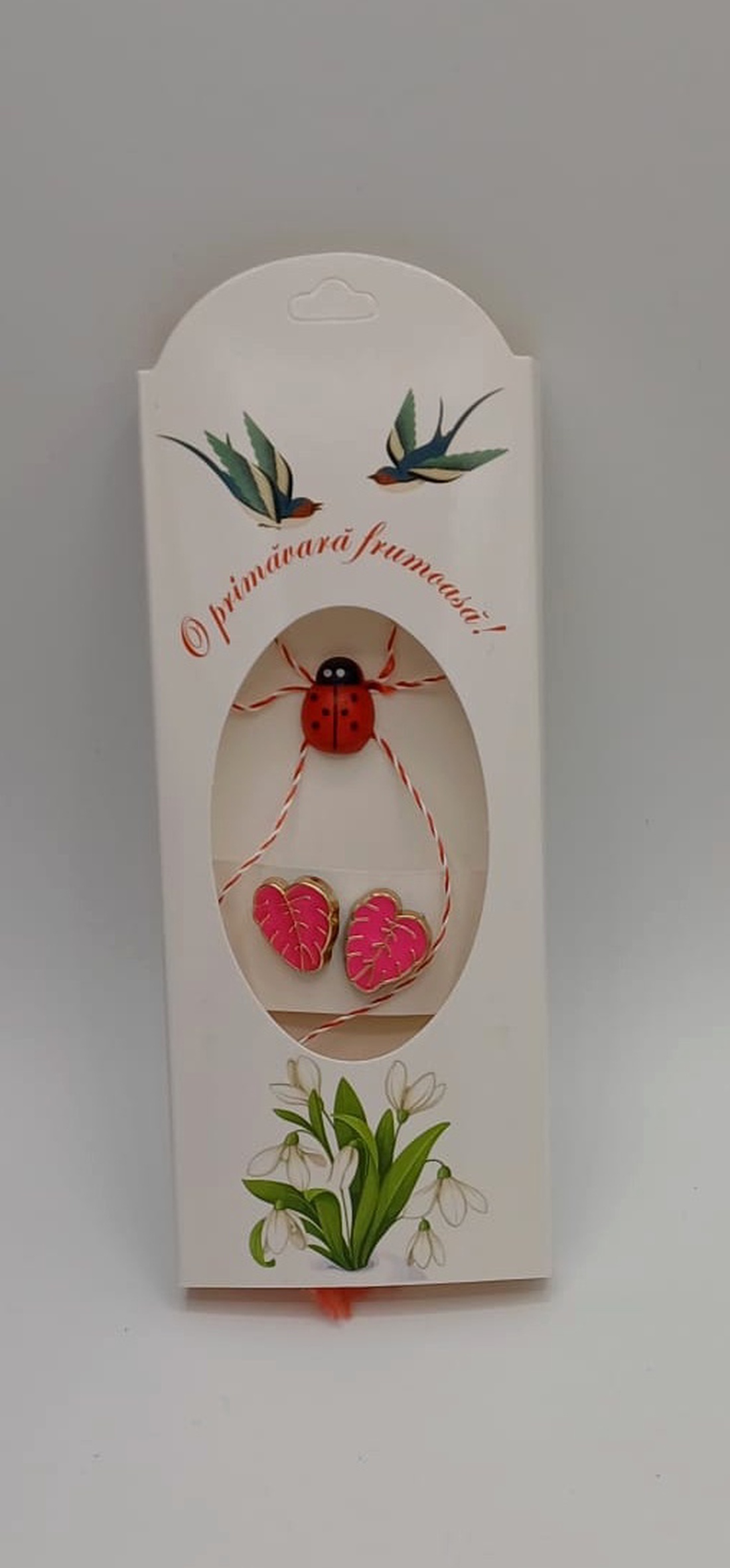 Butoni de cămașă 1 pereche ,tip mărțișor � frunza roz cu buburuză ,se poarta tot anul - bijuterii - mărțișor - Artynos.ro